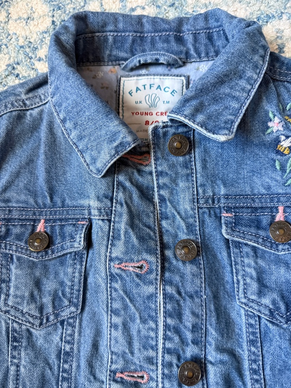 FatFace Light Blue Floral Denim Jacket Girls Kids size 8/9 UK embroidered pink - Picture 3 of 5